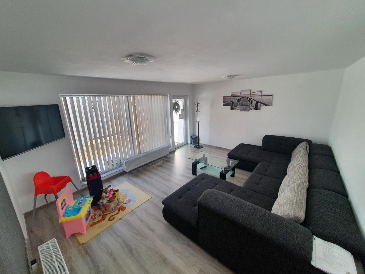 Apartmanovy Dom Stela Бешеньова Екстер'єр фото