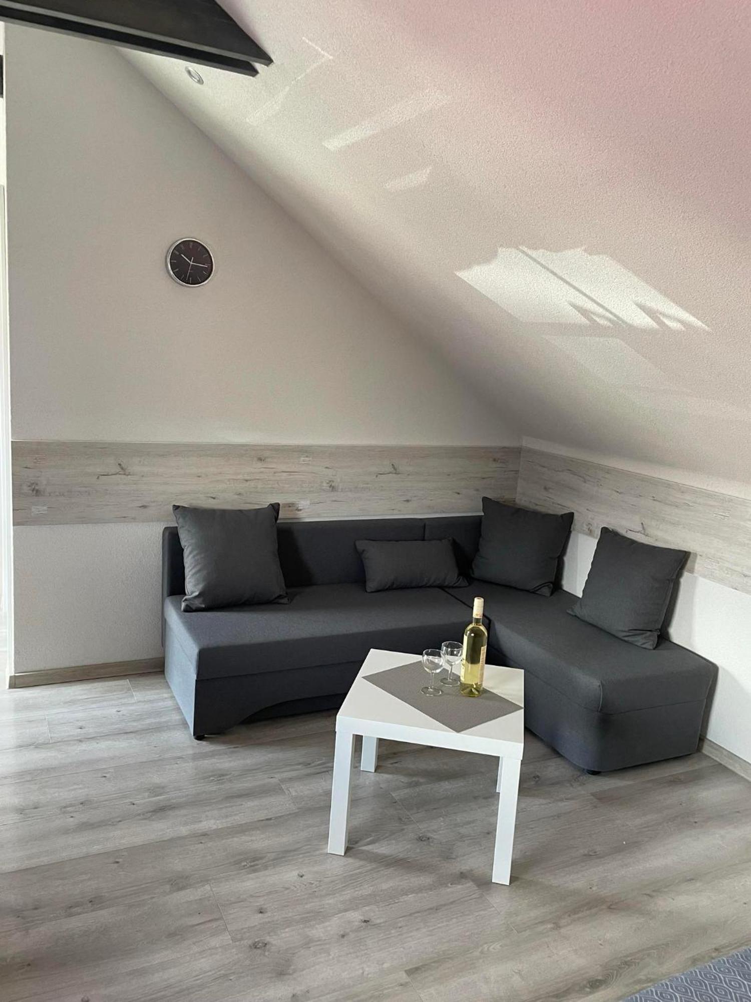 Apartmanovy Dom Stela Бешеньова Екстер'єр фото