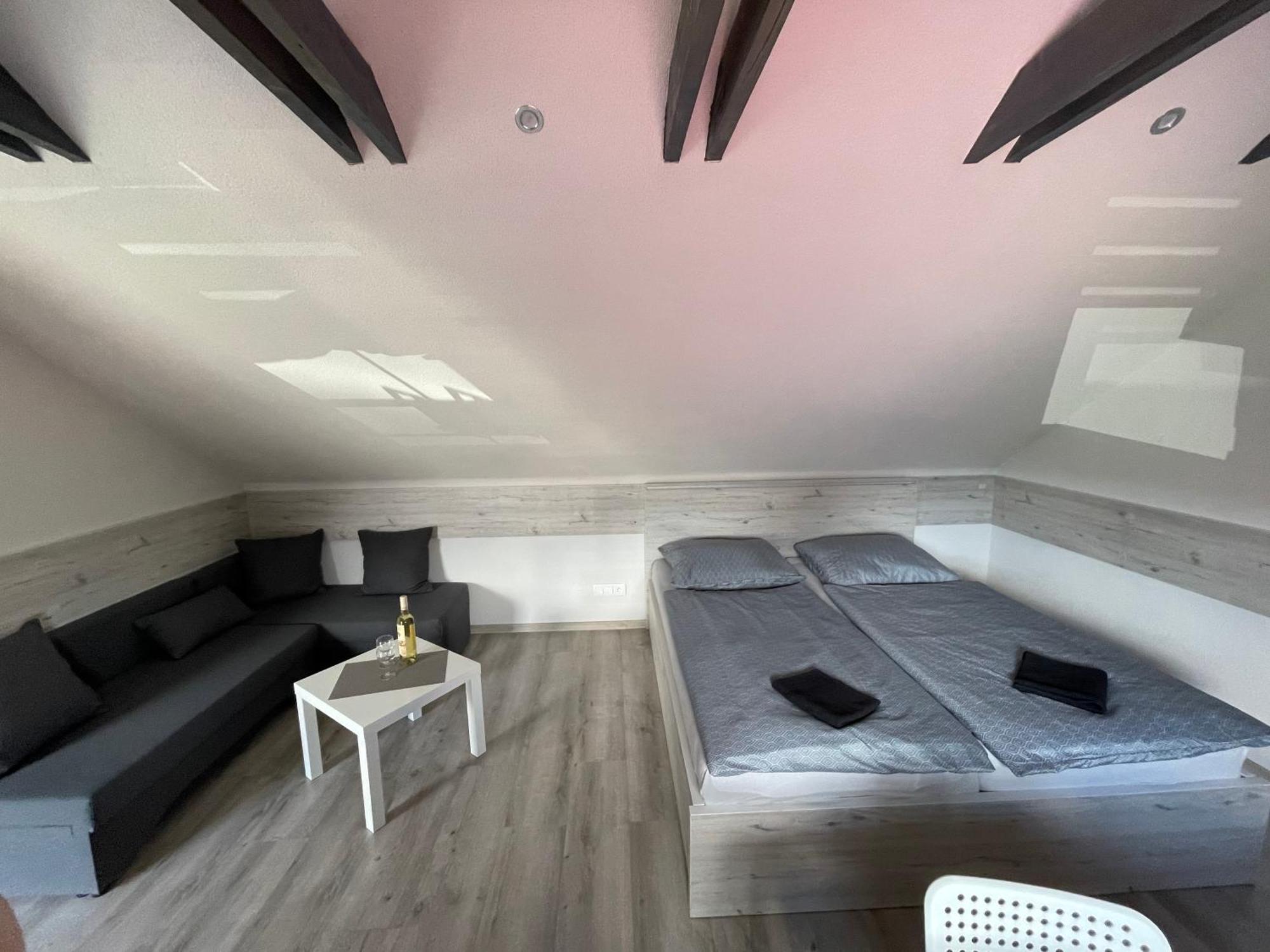 Apartmanovy Dom Stela Бешеньова Екстер'єр фото